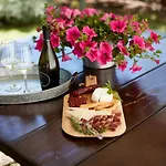 Borgo San Gaetano 4* ברנאלדה