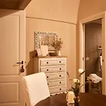 Borgo San Gaetano לינה וארוחת בוקר