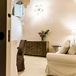 Borgo San Gaetano לינה וארוחת בוקר 4*