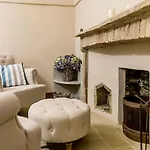 לינה וארוחת בוקר Borgo San Gaetano 4*