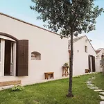 Borgo San Gaetano לינה וארוחת בוקר 4*