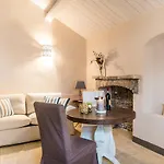 לינה וארוחת בוקר Borgo San Gaetano 4*