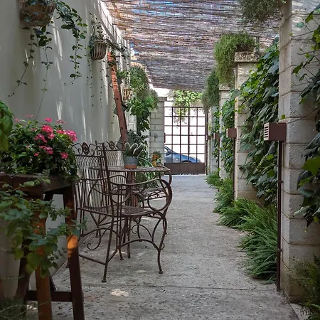 Borgo San Gaetano 4* ベルナルダ