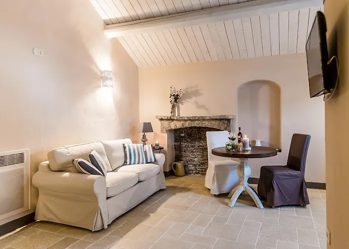 Borgo San Gaetano Bed & Breakfast 4*